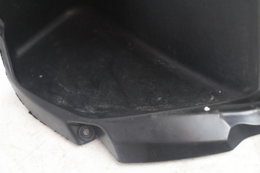 photo de INNER LEGSHIELD UPPER JM MOTORS SANTANA EVO 50 (2024 - 2026) - Zoom on usage condition