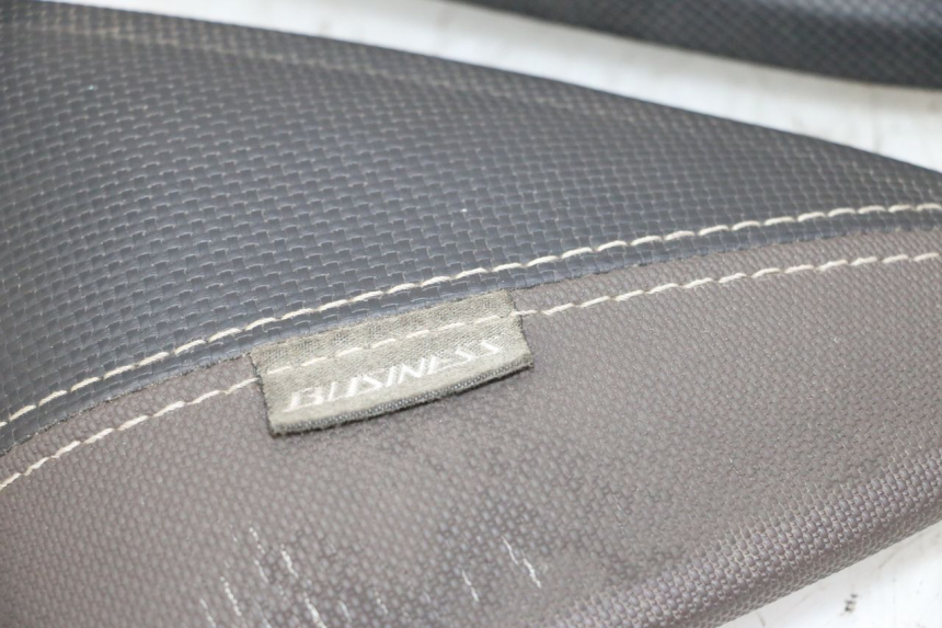 photo de INNER LEGSHIELD UPPER YAMAHA X-MAX XMAX 125 (2010 - 2013) - Fixing points details