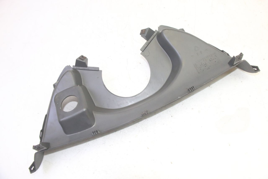 photo de INNER LEGSHIELD UPPER YAMAHA YP MAJESTY 125 (2002 - 2006) - Alternative perspective