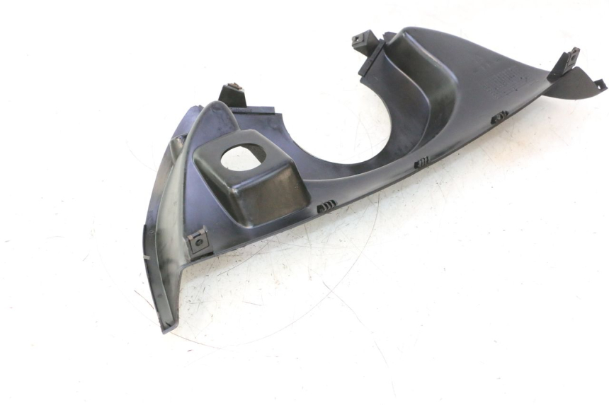 photo de INNER LEGSHIELD UPPER YAMAHA YP MAJESTY 125 (2002 - 2006) - Fixing points details