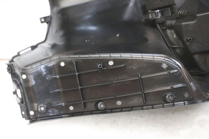 photo de INNER LEGSHIELD SUZUKI BURGMAN 125 (2018 - 2021) - Additional view of the item