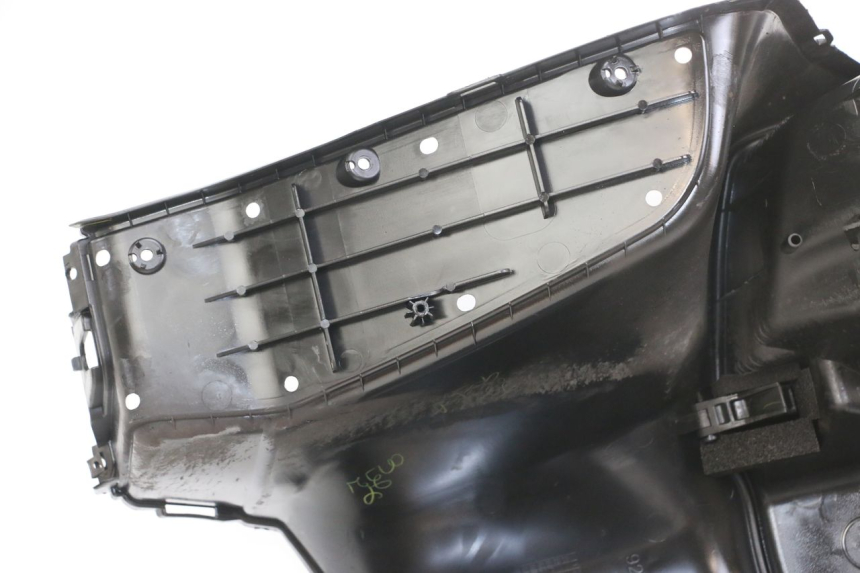 photo de INNER LEGSHIELD SUZUKI BURGMAN 125 (2018 - 2021) - Distinctive features