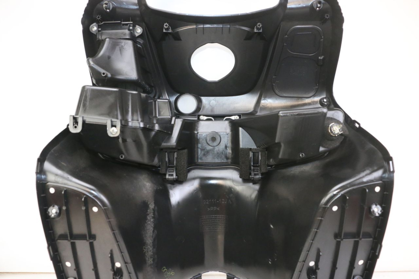 photo de INNER LEGSHIELD SUZUKI BURGMAN 125 (2018 - 2021) - Fixing points details