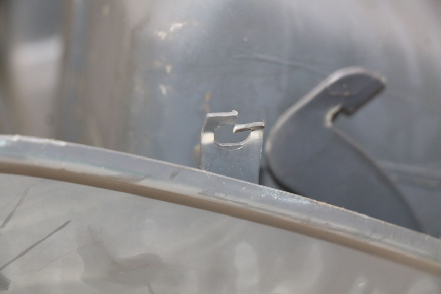 photo de INNER FAIRING PEUGEOT SV 125 (1991 - 1994) - Fixing points details