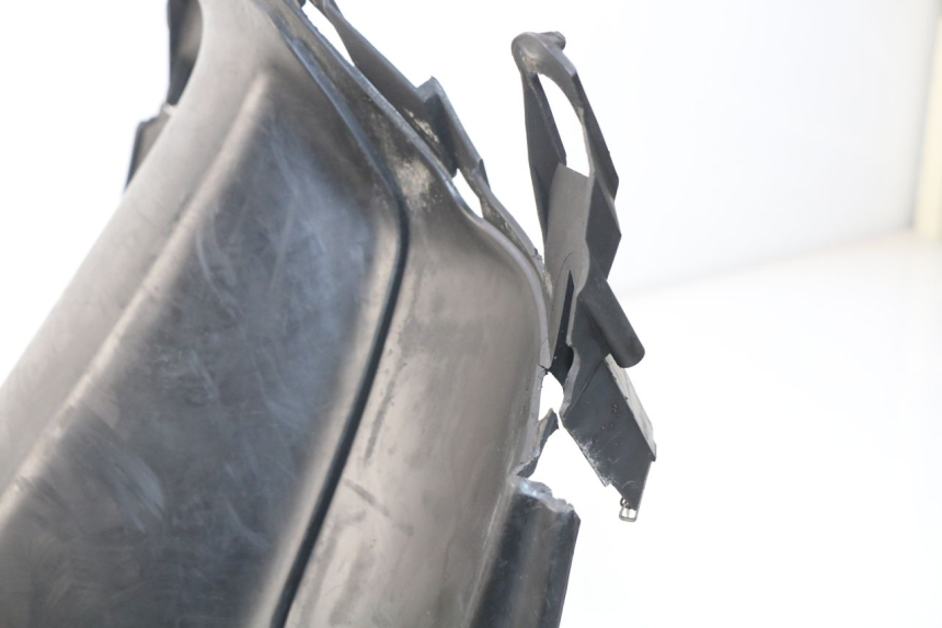 photo de INNER LEGSHIELD PEUGEOT SV 80 (1993 - 1997) - Zoom on usage condition