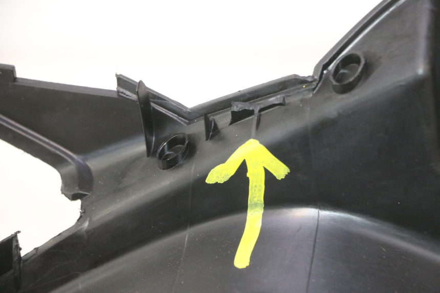 photo de INNER LEGSHIELD PEUGEOT TREKKER 50 (1995 - 2004) - Fixing points details