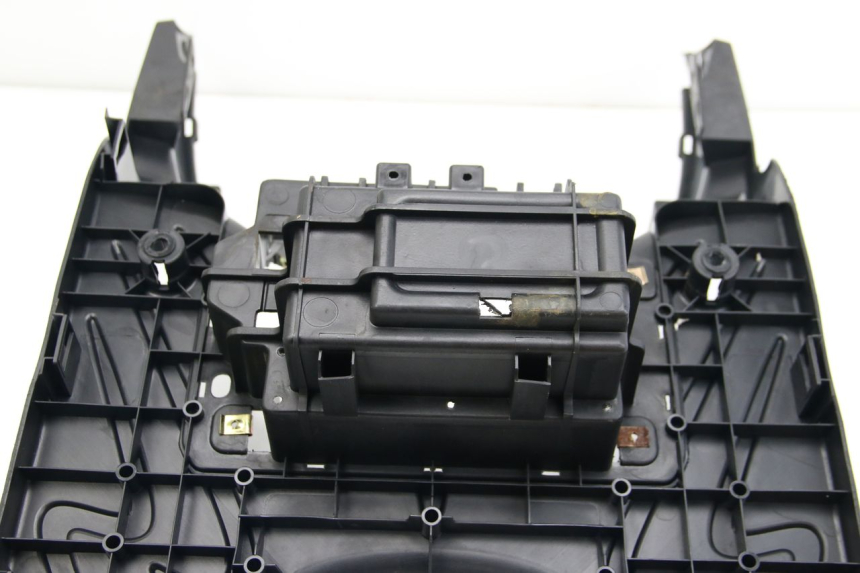 photo de INNER FAIRING PEUGEOT TWEET 4T 50 (2010 - 2014) - Alternative perspective