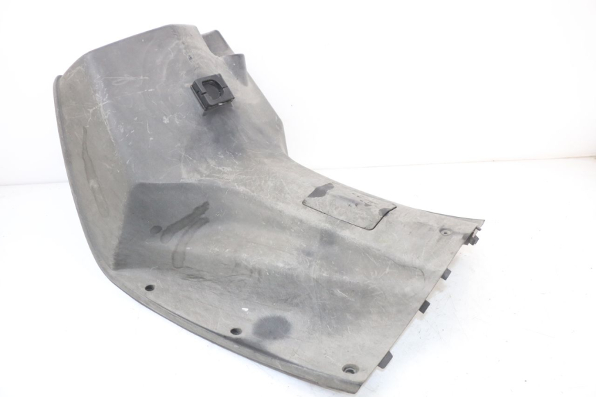 photo de INNER APRON PEUGEOT VIVACITY NEW 4T 50 (2008 - 2017) - Zoom on usage condition