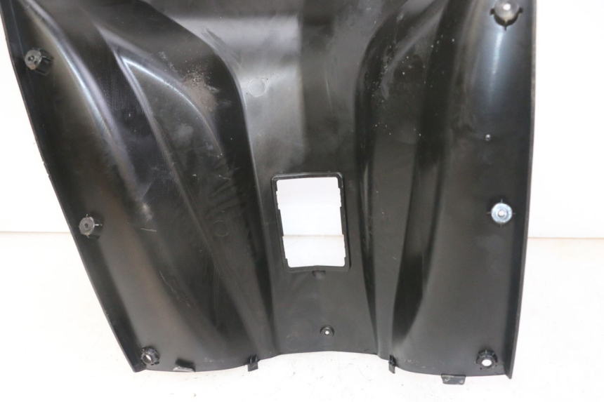 photo de INNER APRON PEUGEOT VIVACITY NEW 4T 50 (2008 - 2017) - Zoom on usage condition