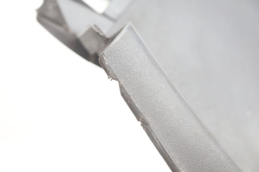 photo de INNER LEGSHIELD PEUGEOT VIVACITY 100 (1999 - 2008) - Focus on structure