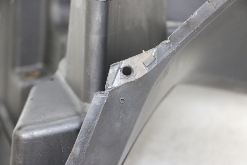 photo de INNER LEGSHIELD YAMAHA X-MAX XMAX ABS 250 (2010 - 2012) - Technical close-up