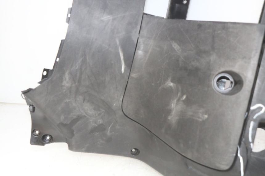 photo de INNER APRON YAMAHA X-MAX XMAX 250 (2006 - 2009) - Detailed visual inspection