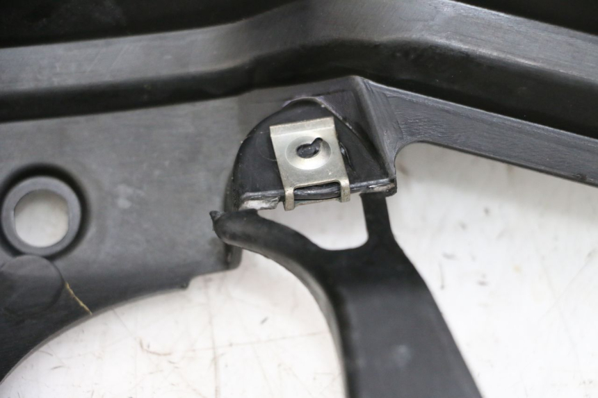 photo de INNER FAIRING YAMAHA X-MAX XMAX 125 (2010 - 2013) - Zoom on usage condition