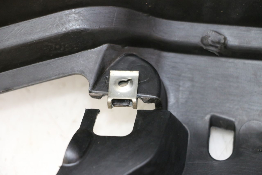 photo de INNER FAIRING YAMAHA X-MAX XMAX 125 (2010 - 2013) - Alternative perspective