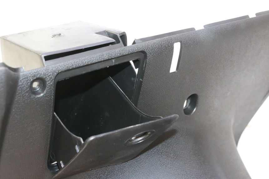 photo de INNER LEGSHIELD YAMAHA YP MAJESTY 125 (2002 - 2006) - Technical close-up
