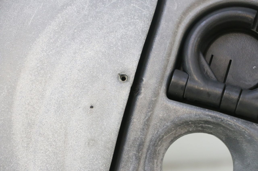 photo de INNER LEGSHIELD PIAGGIO ZIP 4T 50 (2006 - 2017) - High-resolution close-up