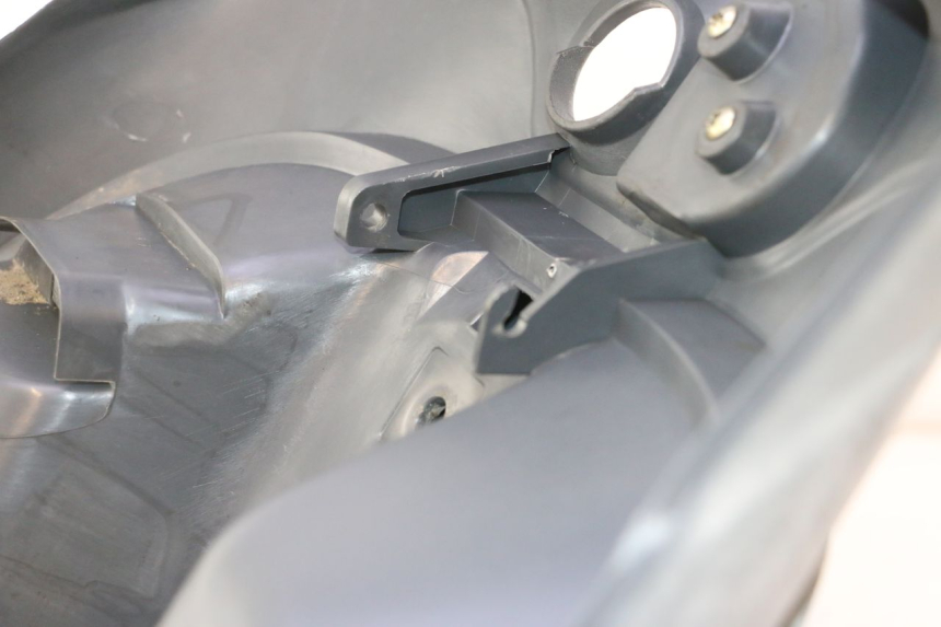 photo de INNER LEGSHIELD PIAGGIO ZIP 4T 50 (2006 - 2017) - Technical close-up
