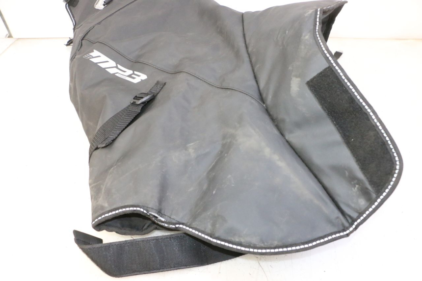 photo de LEG COVER PIAGGIO MP3 HPE 310 (2024 - 2025) - Zoom on usage condition