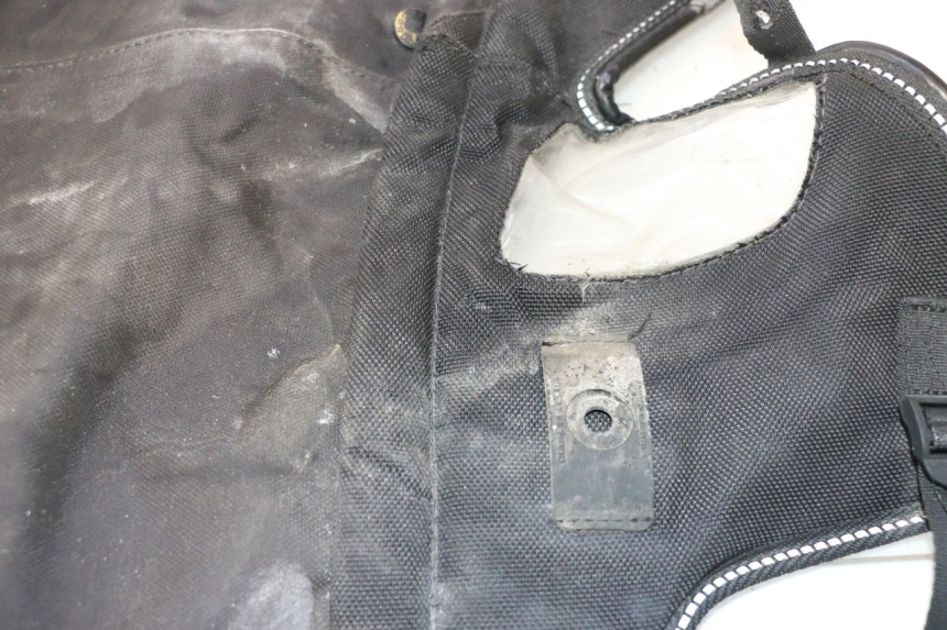 photo de LEG COVER PIAGGIO MP3 HPE 530 (2022 - 2026) - High-resolution close-up