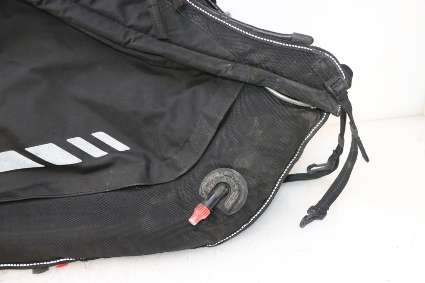 photo de LEG COVER PIAGGIO MP3 HPE 530 (2022 - 2026) - Alternative angle