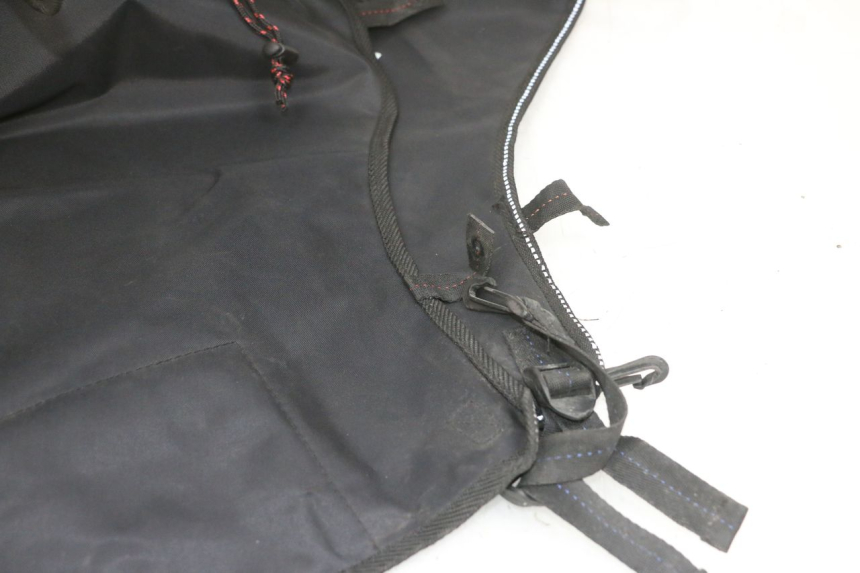 photo de LEG COVER PIAGGIO MP3 500 (2016 - 2018) - Fixing points details