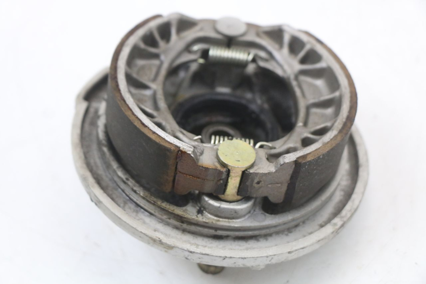 photo de FRONT BRAKE DRUM KYMCO AGILITY PREMIUM 50 (2007 - 2010) - Alternative perspective