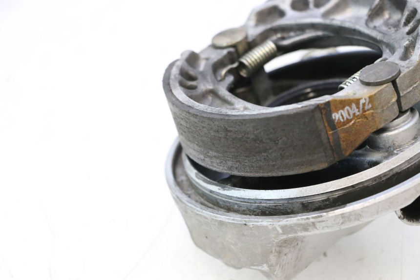 photo de FRONT BRAKE DRUM PEUGEOT LUDIX ONE 14P 50 (2004 - 2013) - Fixing points details