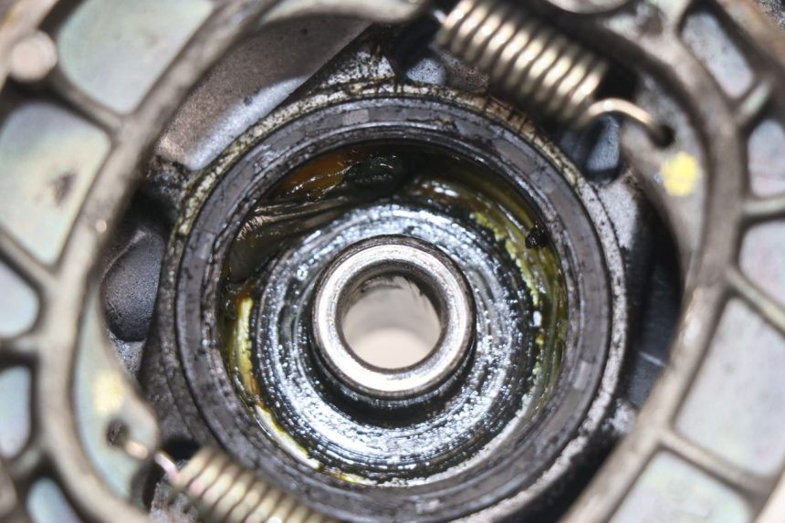 photo de FRONT BRAKE DRUM PEUGEOT LUDIX ONE 50 (2004 - 2006) - Zoom on usage condition