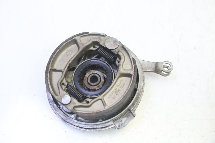 photo de FRONT DRUM HONDA SCV LEAD 100 (2003 - 2007) - Technical close-up