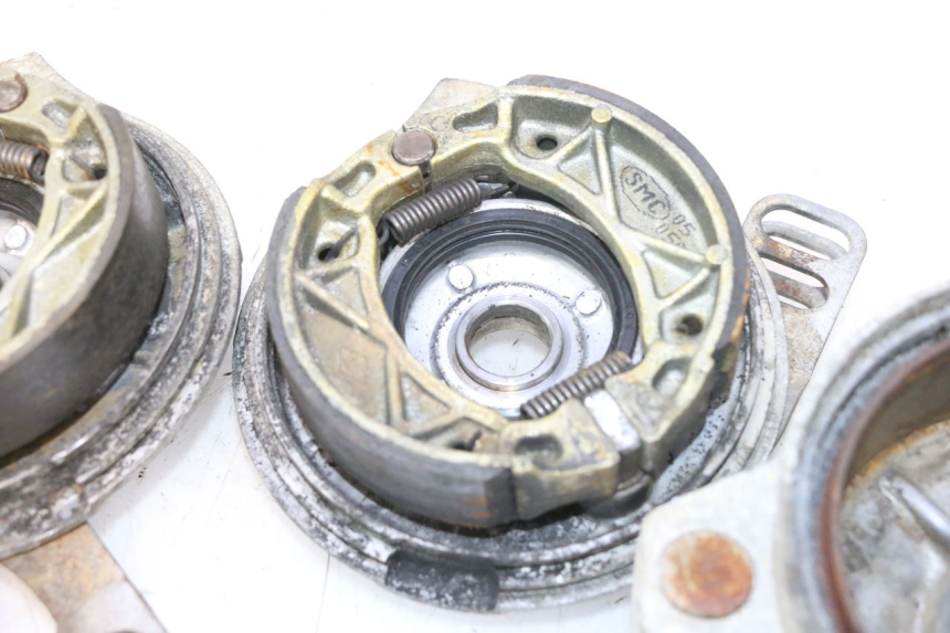 photo de FRONT BRAKE DRUM SMC XROAD 150 - Alternative angle