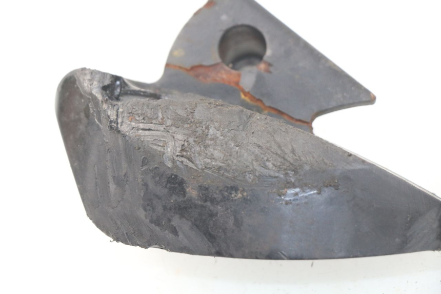 photo de ENGINE SLIDER SUZUKI GSR 600 (2005 - 2012) - Fixing points details