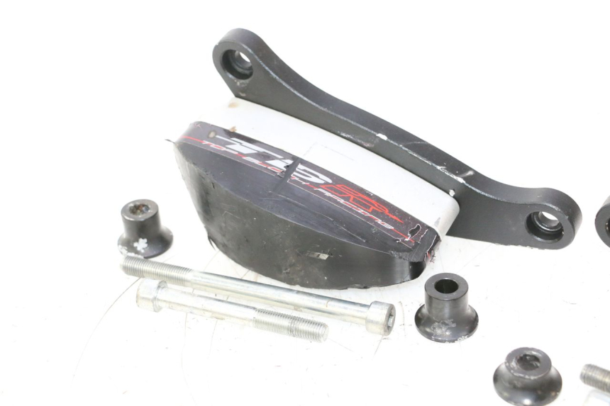 photo de ENGINE SLIDER SUZUKI SV S 650 (2003 - 2009) - Distinctive features