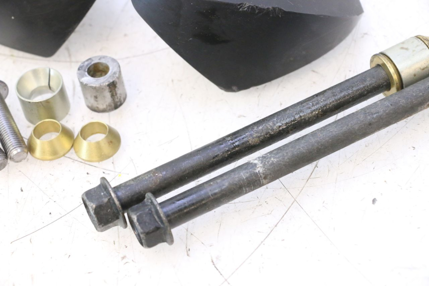 photo de ENGINE SLIDER YAMAHA YZF R6 600 (2008 - 2009) - Fixing points details