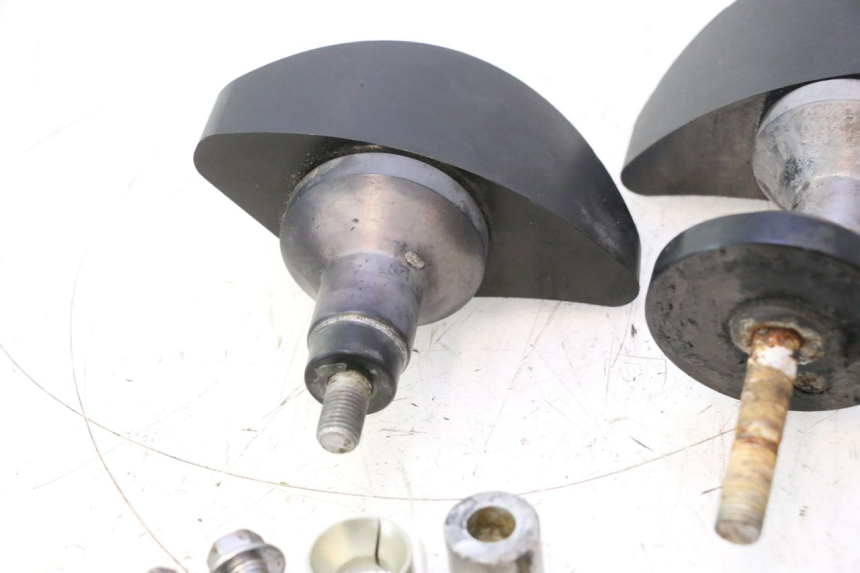 photo de ENGINE SLIDER YAMAHA YZF R6 600 (2008 - 2009) - Markings and original references
