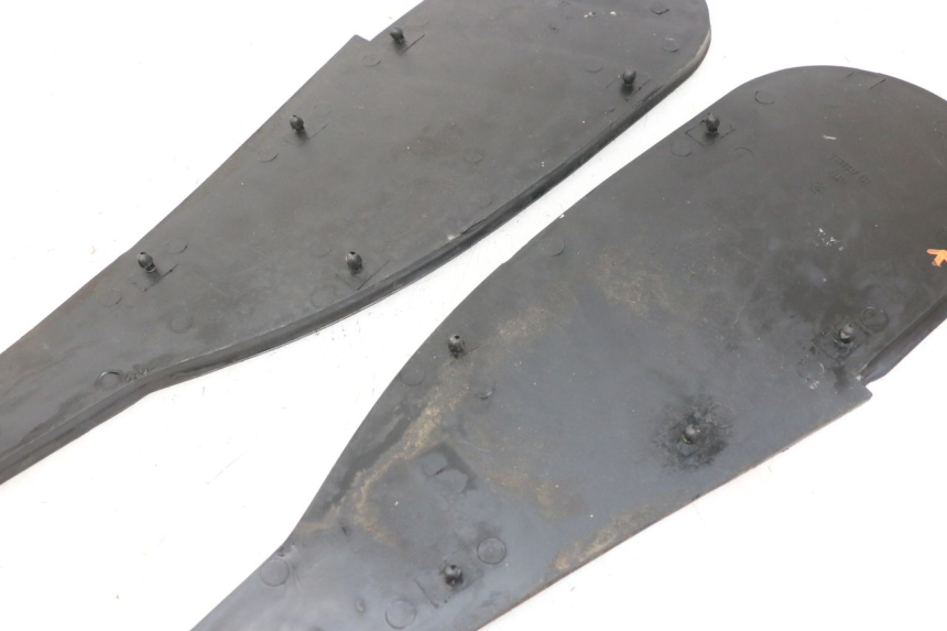 photo de FLOOR PANEL RUBBER BMW C1 125 (2000 - 2003) - Technical close-up