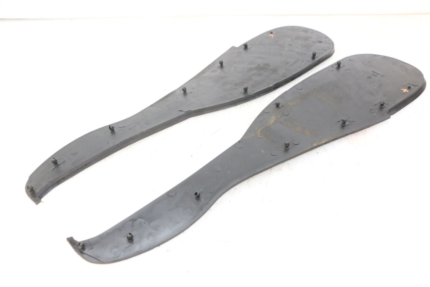 photo de FLOOR PANEL RUBBER BMW C1 125 (2000 - 2003) - Fixing points details