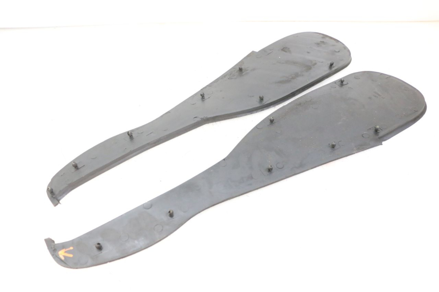 photo de FLOOR PANEL RUBBER BMW C1 125 (2000 - 2003) - Technical close-up