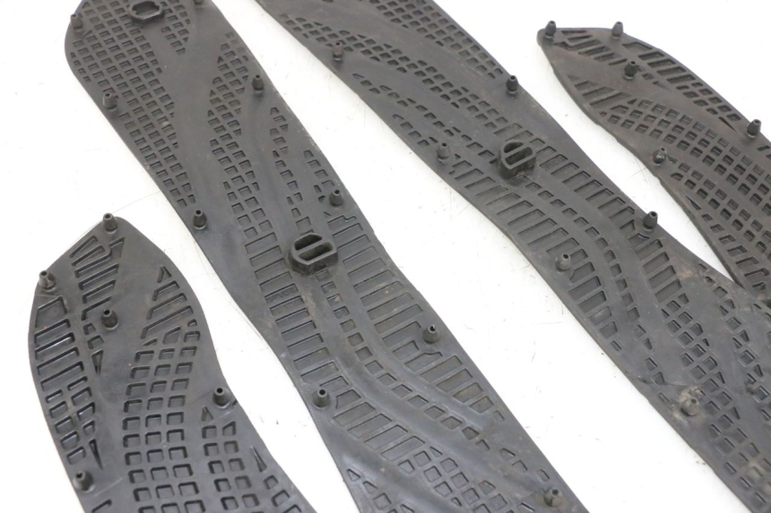 photo de FLOOR PANEL RUBBER SUZUKI BURGMAN 650 (2013 - 2020) - Zoom on usage condition