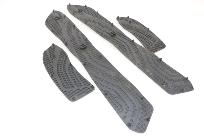 photo de FLOOR PANEL RUBBER SUZUKI BURGMAN 650 (2013 - 2020) - Technical close-up