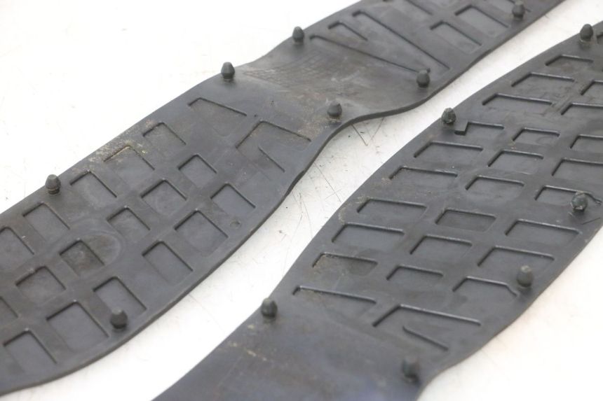 photo de FLOOR PANEL RUBBER SUZUKI BURGMAN 125 (2007 - 2014) - Zoom on usage condition