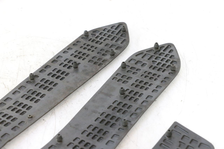 photo de FLOOR PANEL RUBBER SUZUKI BURGMAN EXECUTIVE ABS 650 (2006 - 2012) - Alternative perspective