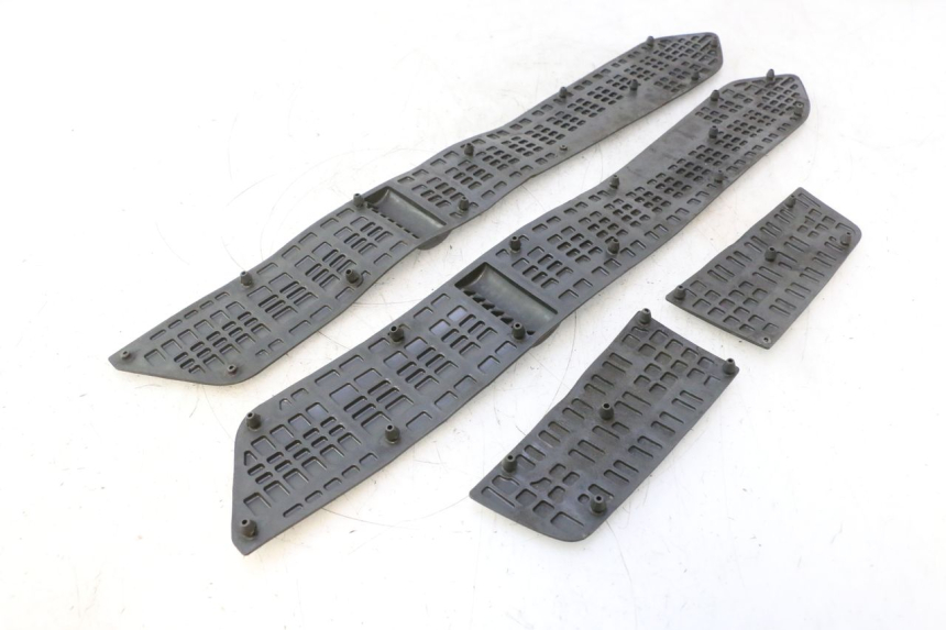 photo de FLOOR PANEL RUBBER SUZUKI BURGMAN EXECUTIVE ABS 650 (2006 - 2012) - Technical close-up