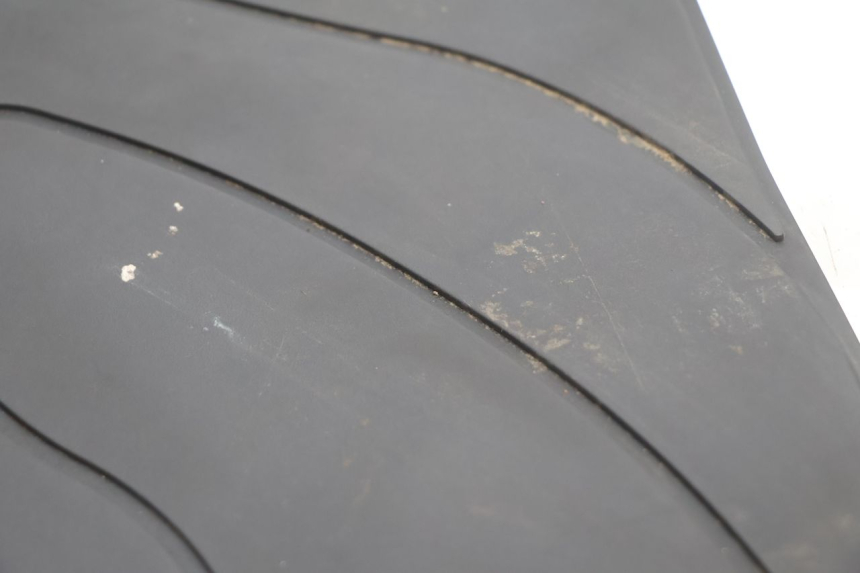 photo de FLOOR PANEL RUBBER TGB CITY RS 50 (2011 - 2016) - Technical close-up