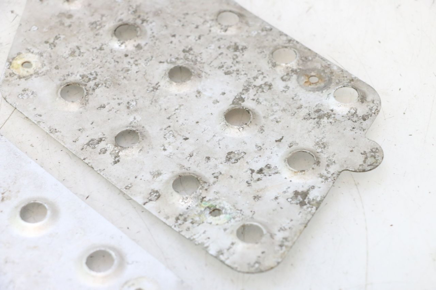 photo de FLOOR PANEL RUBBER KEEWAY F-ACT NAKED 50 (2009 - 2014) - Alternative perspective