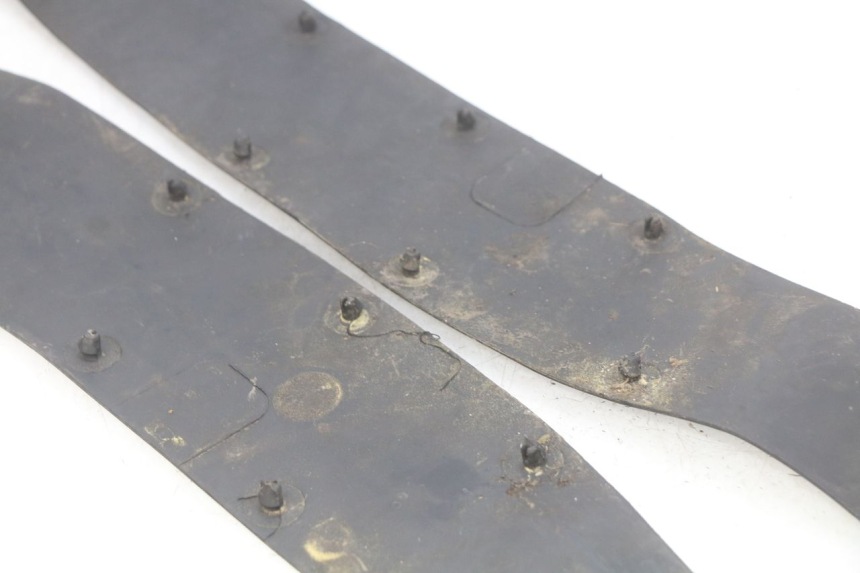 photo de FOOTBOARD MAT HONDA FES PANTHEON 2T 125 (1998 - 2002) - Zoom on usage condition