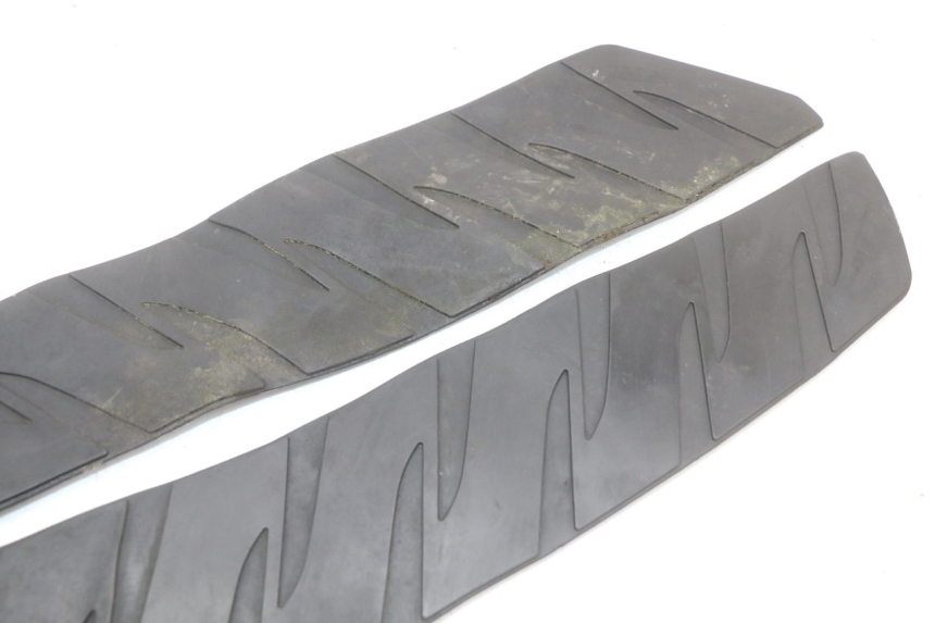 photo de FLOOR PANEL RUBBER HONDA FJS SILVER WING SILVERWING 400 (2005 - 2008) - Alternative perspective