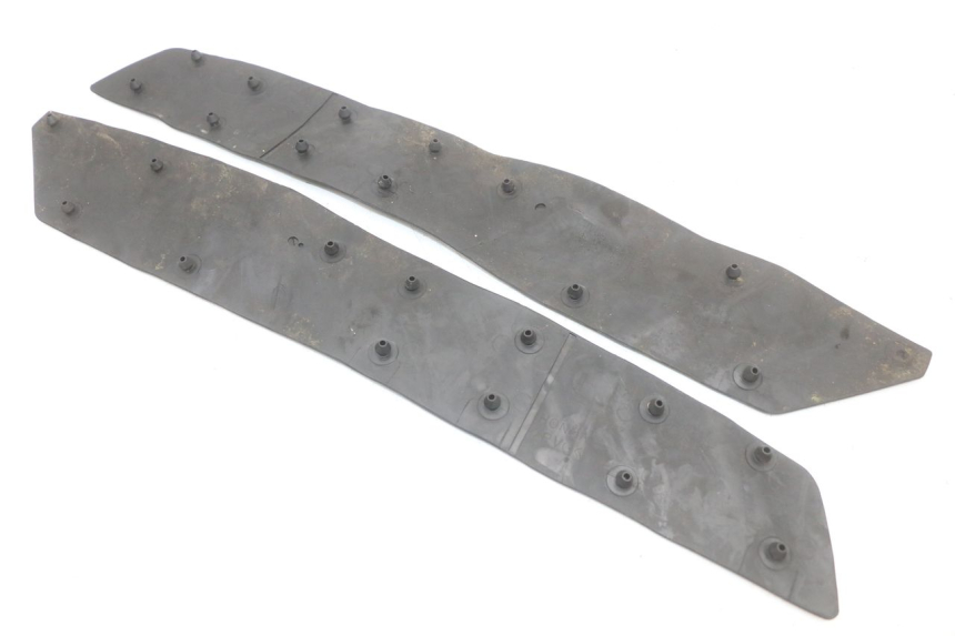 photo de FLOOR PANEL RUBBER HONDA FJS SILVER WING SILVERWING 400 (2005 - 2008) - Technical close-up