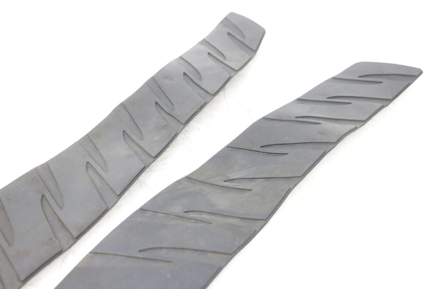 photo de FLOOR PANEL RUBBER HONDA FJS SILVER WING SILVERWING 400 (2005 - 2008) - Alternative perspective