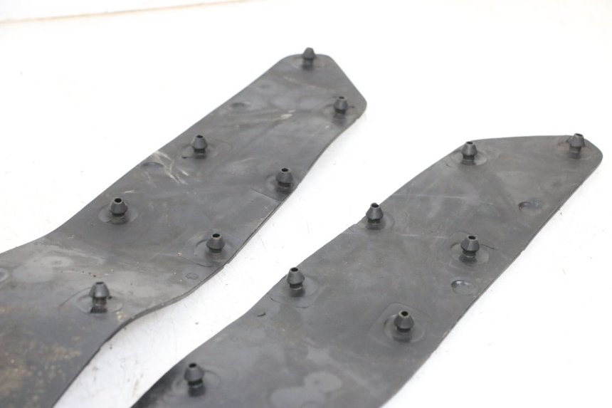 photo de FLOOR PANEL RUBBER HONDA FORZA ABS 300 (2013 - 2017) - Zoom on usage condition