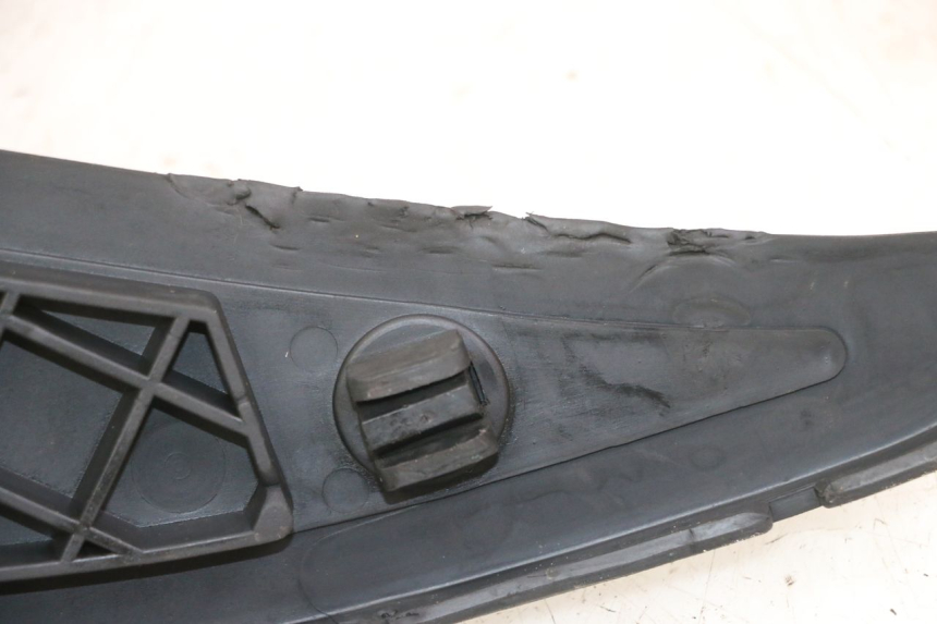 photo de FLOOR PANEL RUBBER GILERA NEXUS 300 (2008 - 2013) - Component detail